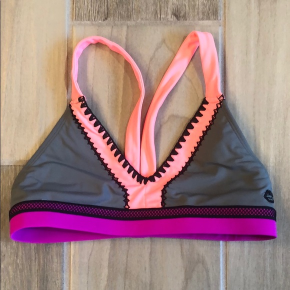 California Kisses Cool Crusader Crop Top M NWOT - Picture 1 of 2